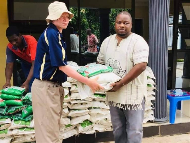 Malawi Opposition Leader Nankhumwa Hosts Persons With Albinism…Donates Fertilizer, Maize Seed