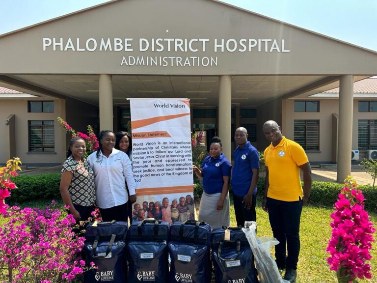 UK Christian Healthcare professionals donate community midwife bags to Phalombe Health Centres