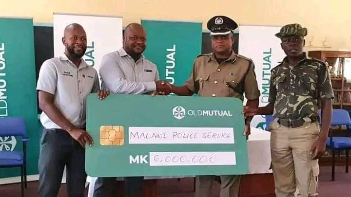 Old Mutual donates K6 million to Malawi Police