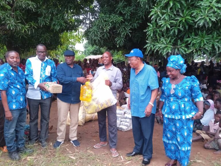 ‘Generous’ AFORD leader Enoch Chihana donates humanitarian items to Karonga flood victims