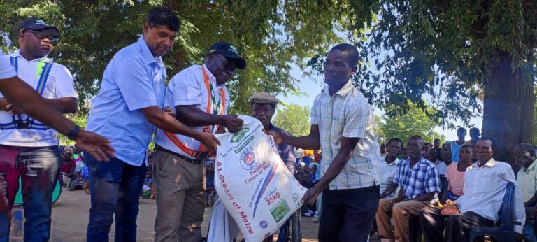 Chikwawa households get maize flour, Illovo Pledges continued support